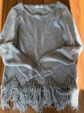 BB Dakota Women's Gray Fringe Hem Sweater
